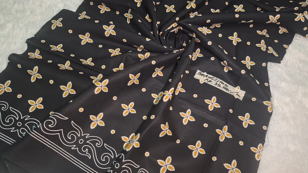 Kain batik custom bahan katun primisima berkolisima kualitas premium warna hitam harga 35 ribu per meter